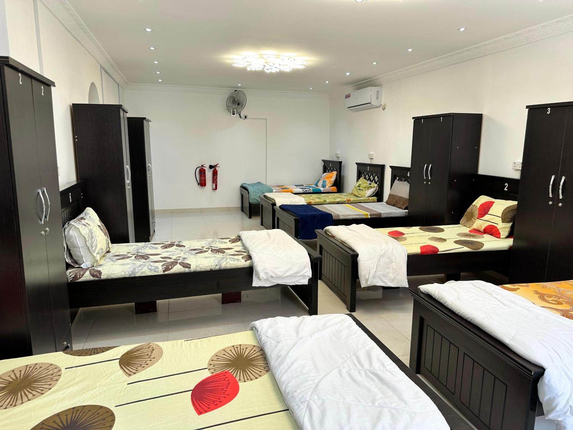 International Abu-Dhabi Hostel Villa Abu Dabi Exterior foto